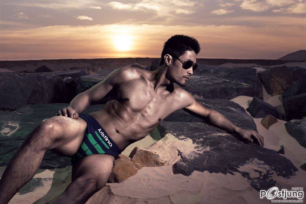 Johnny Tr&iacute; Nguyễn