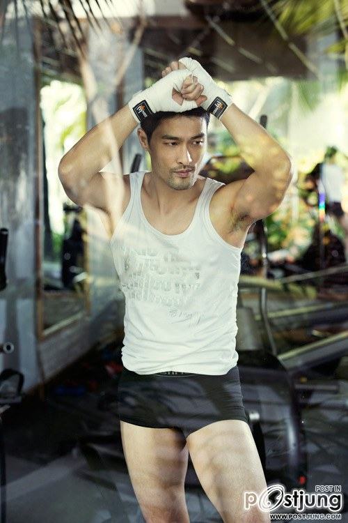 Johnny Tr&iacute; Nguyễn