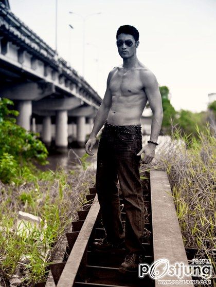 Johnny Tr&iacute; Nguyễn