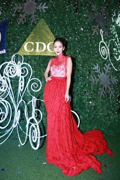 สวยเจิดจรัสเฉิดฉายในชุดแดงแรงฤทธิ์สไตล์ "อั้ม พัชราภา" ดีกรีซุปเปอร์สตาร์เซ็กซี่ตัวเเม่อันดับ 1 ของเมืองไทย!!