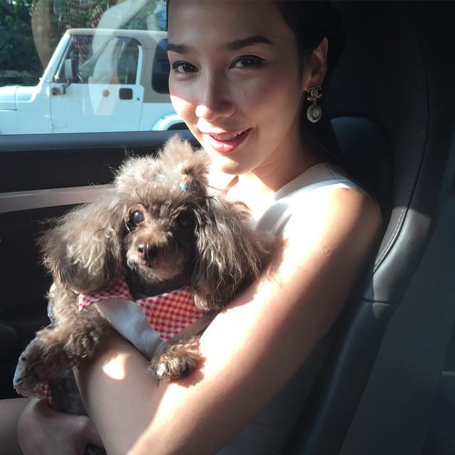 อั้ม พัชราภา กับ น้องหมาในวันสบายๆ