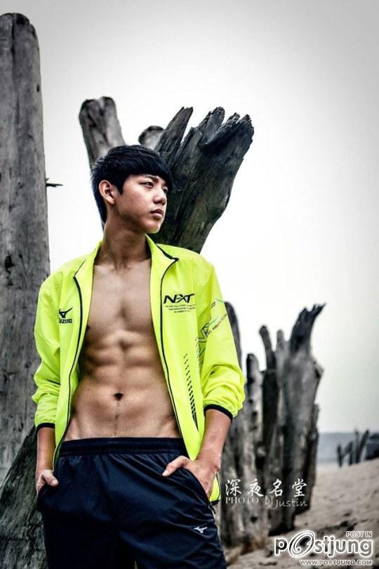 ชายมากมายหลาบหีบ020