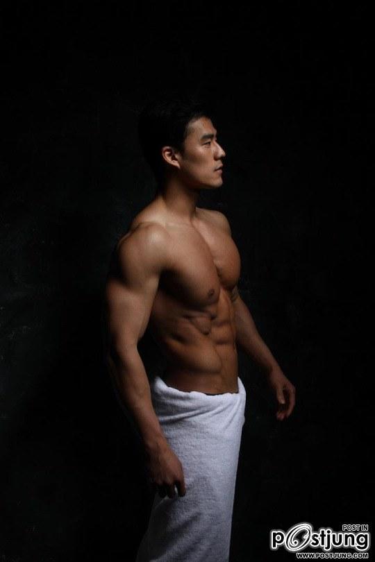 ชายมากมายหลาบหีบ020