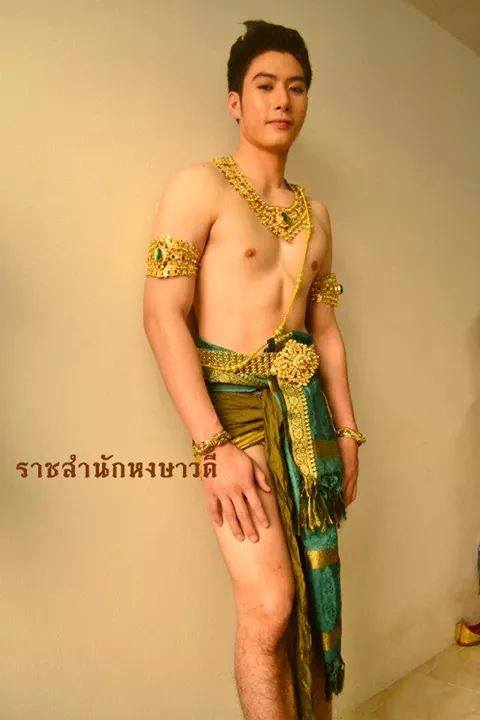 หนุ่มๆเครื่องทอง บ่าวเหนือขาวๆ