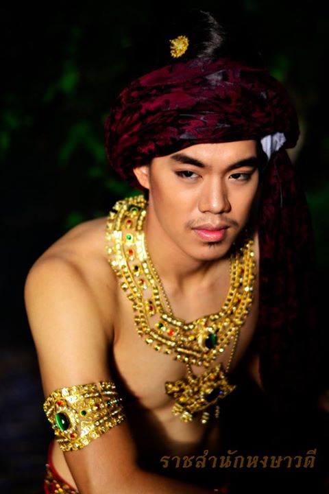 หนุ่มๆเครื่องทอง บ่าวเหนือขาวๆ