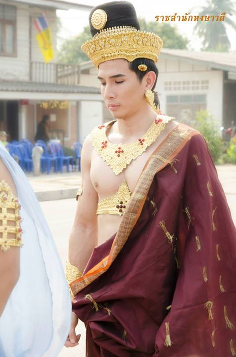 หนุ่มๆเครื่องทอง บ่าวเหนือขาวๆ