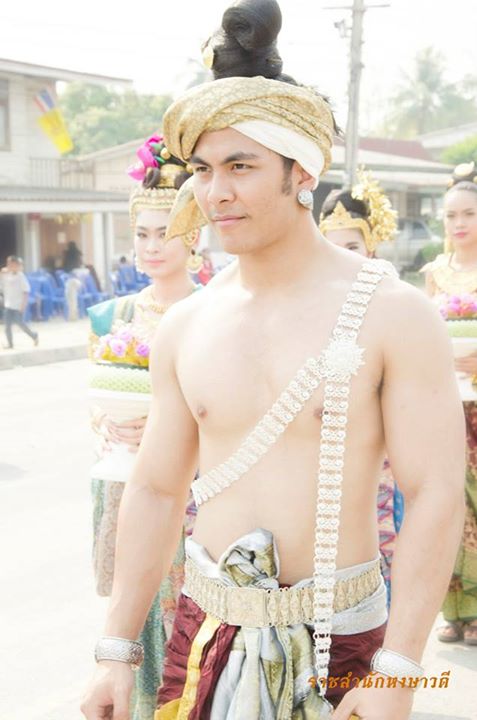 หนุ่มๆเครื่องทอง บ่าวเหนือขาวๆ