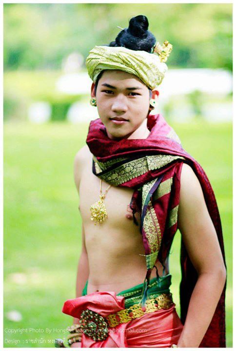 หนุ่มๆเครื่องทอง บ่าวเหนือขาวๆ
