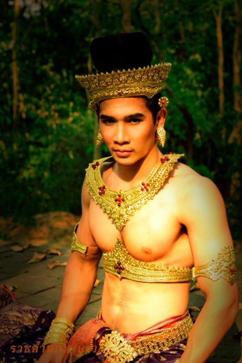 หนุ่มๆเครื่องทอง บ่าวเหนือขาวๆ