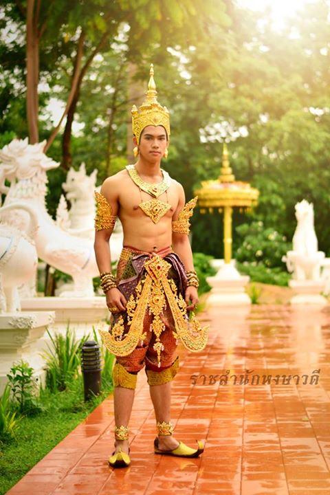 หนุ่มๆเครื่องทอง บ่าวเหนือขาวๆ