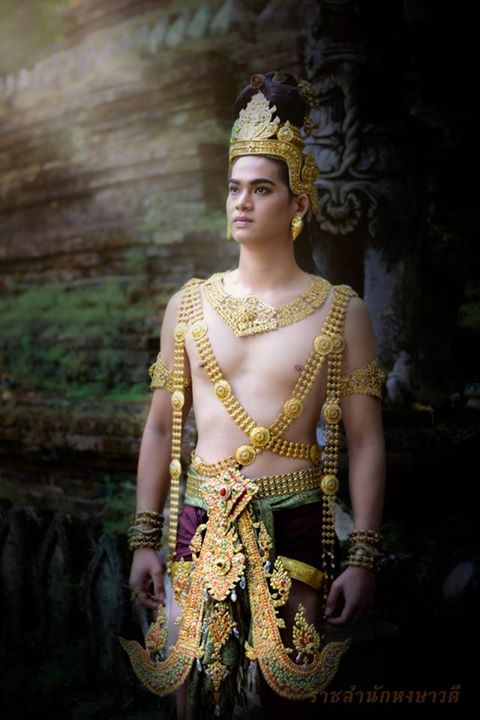 หนุ่มๆเครื่องทอง บ่าวเหนือขาวๆ