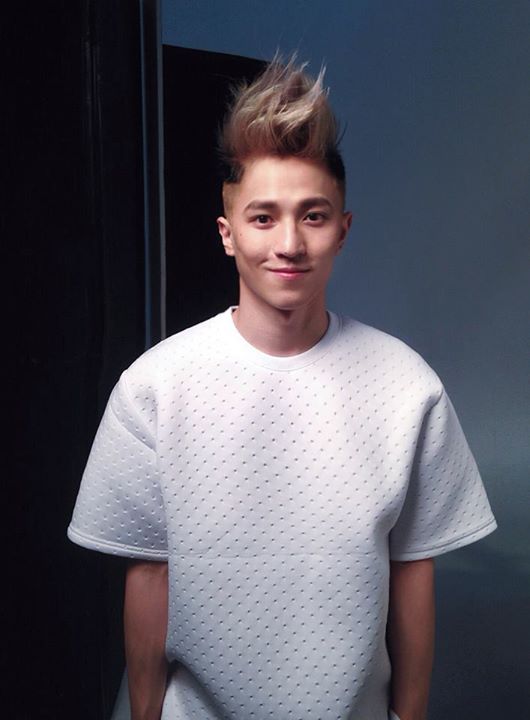 หนุ่มตี๋ Chuck Wang