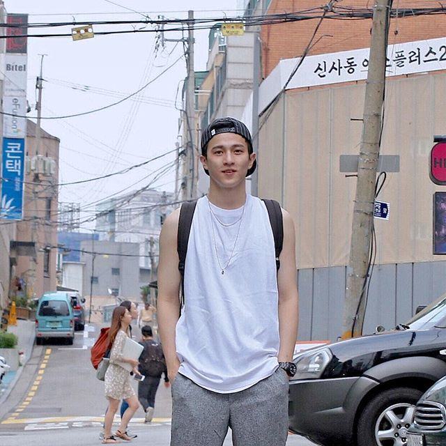 หนุ่มตี๋ Chuck Wang