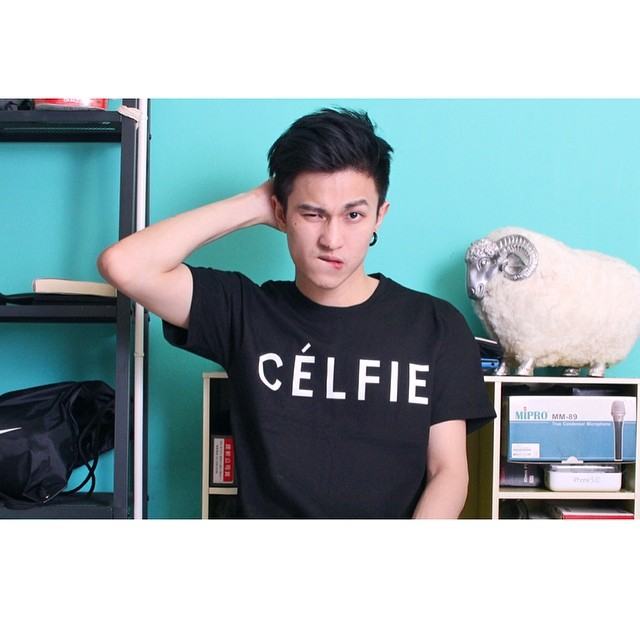 หนุ่มตี๋ Chuck Wang