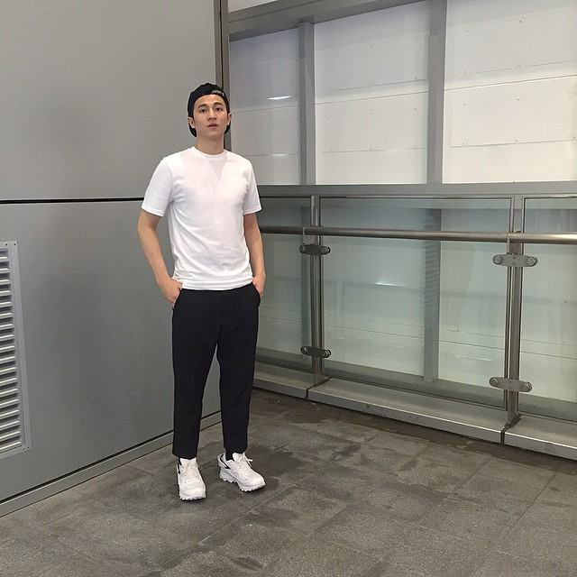หนุ่มตี๋ Chuck Wang