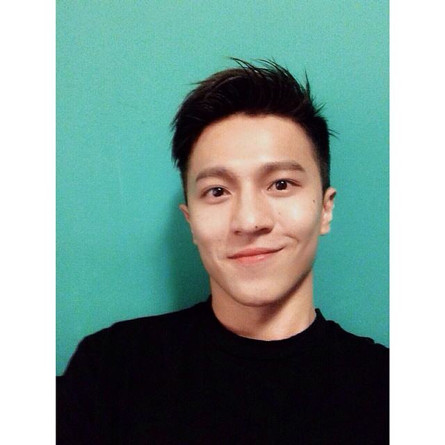 หนุ่มตี๋ Chuck Wang