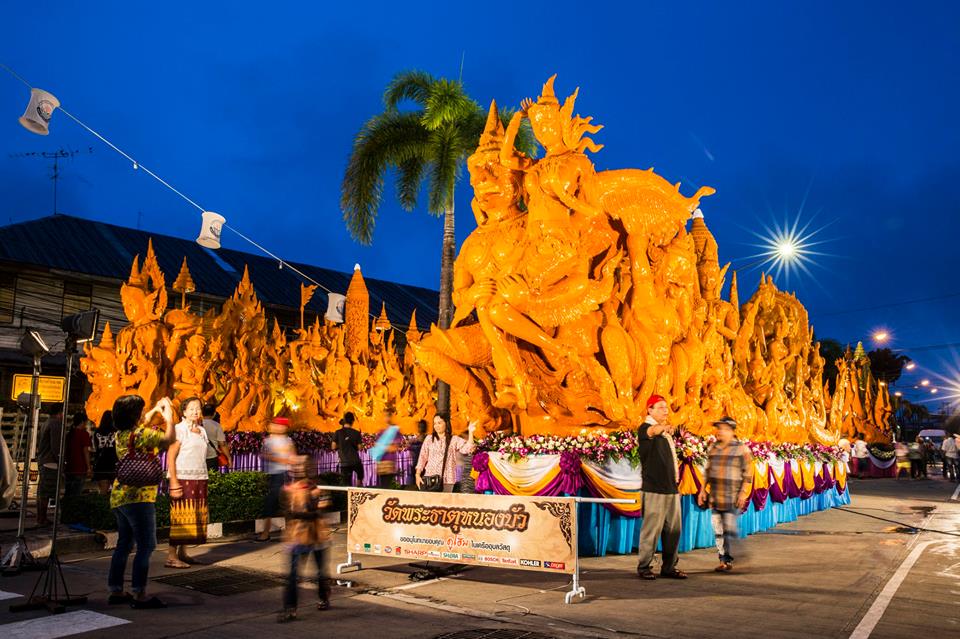งานประเพณีแห่เทียนเข้าพรรษาอุบลราชธานี