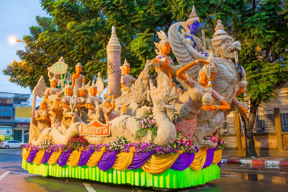งานประเพณีแห่เทียนเข้าพรรษาอุบลราชธานี