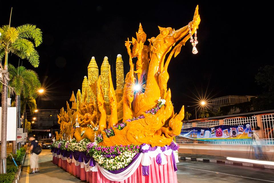 งานประเพณีแห่เทียนเข้าพรรษาอุบลราชธานี