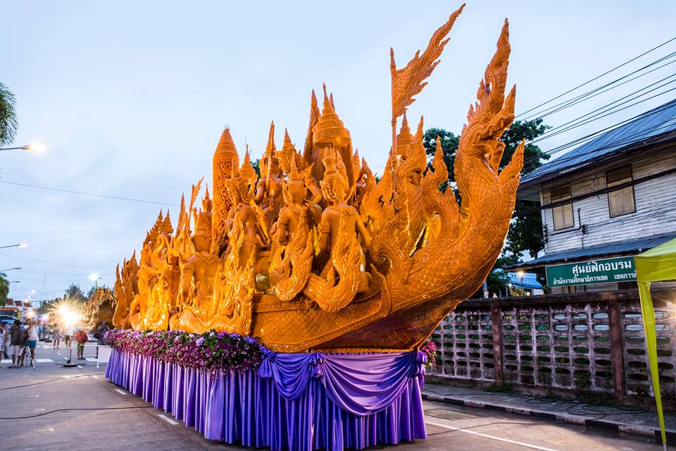 งานประเพณีแห่เทียนเข้าพรรษาอุบลราชธานี