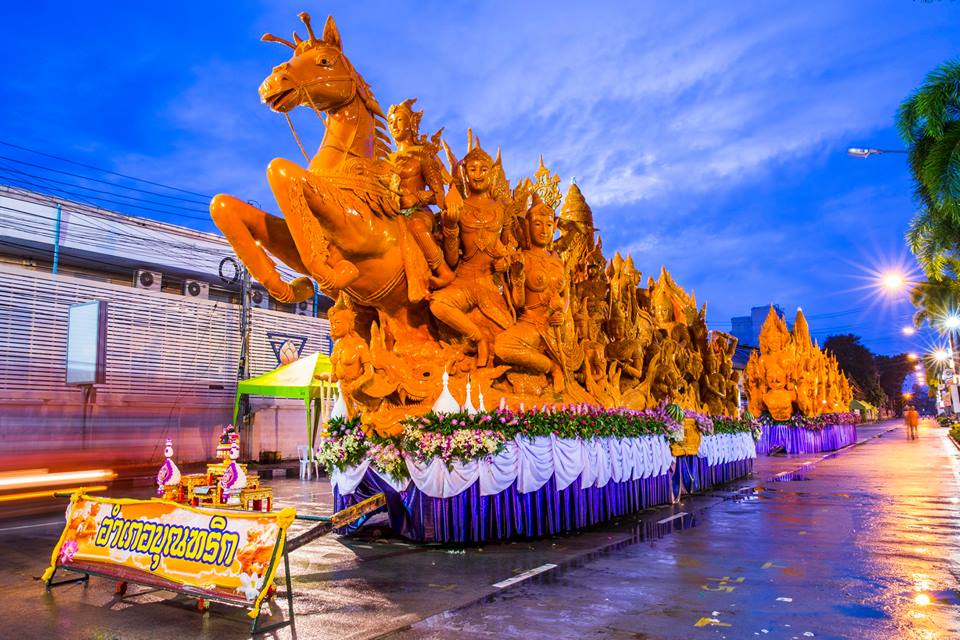 งานประเพณีแห่เทียนเข้าพรรษาอุบลราชธานี