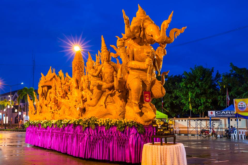 งานประเพณีแห่เทียนเข้าพรรษาอุบลราชธานี