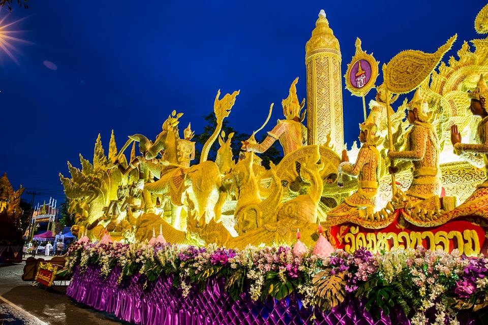งานประเพณีแห่เทียนเข้าพรรษาอุบลราชธานี