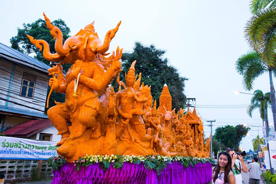 งานประเพณีแห่เทียนเข้าพรรษาอุบลราชธานี