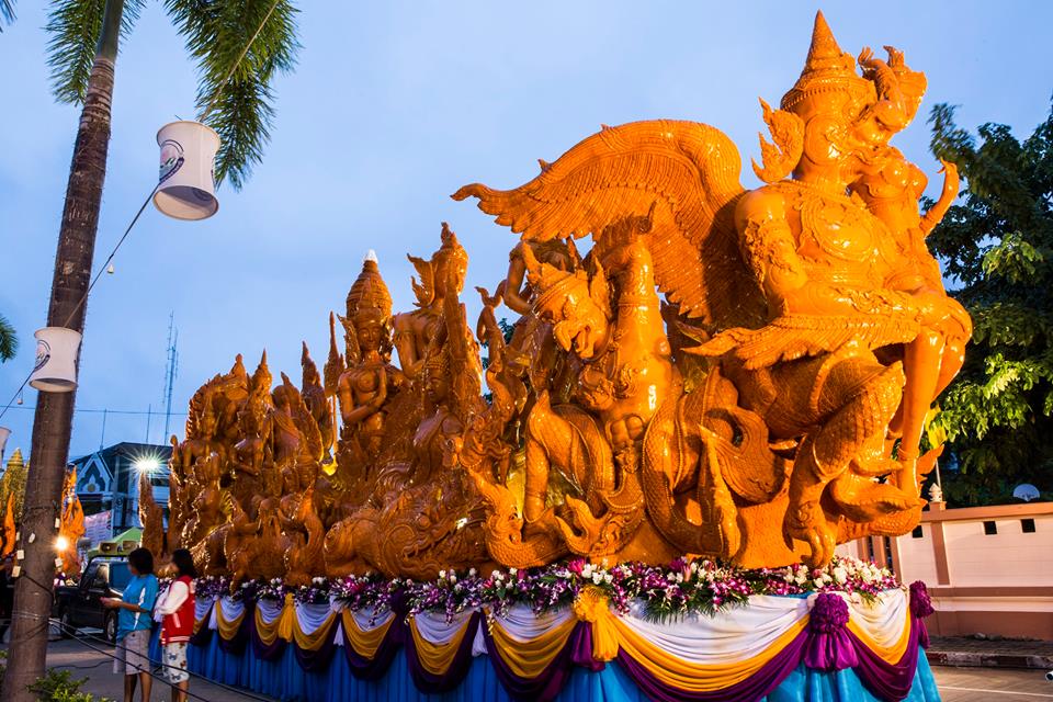 งานประเพณีแห่เทียนเข้าพรรษาอุบลราชธานี