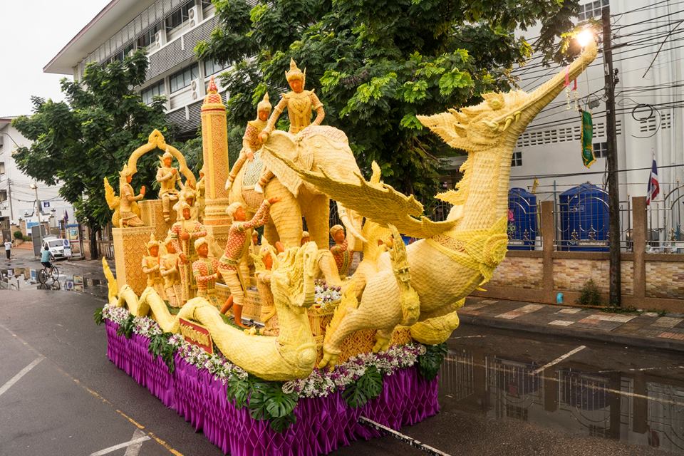 งานประเพณีแห่เทียนเข้าพรรษาอุบลราชธานี