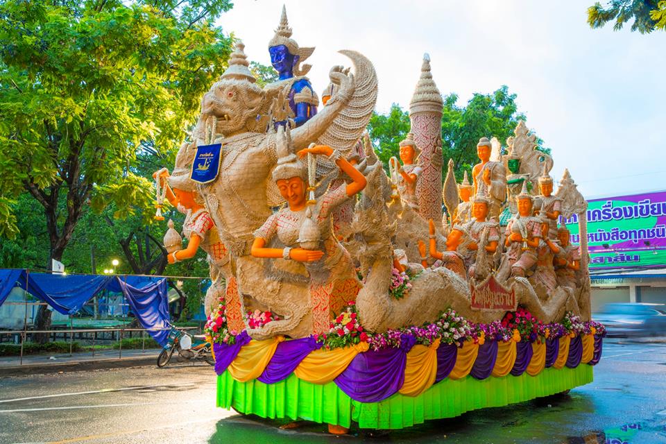 งานประเพณีแห่เทียนเข้าพรรษาอุบลราชธานี