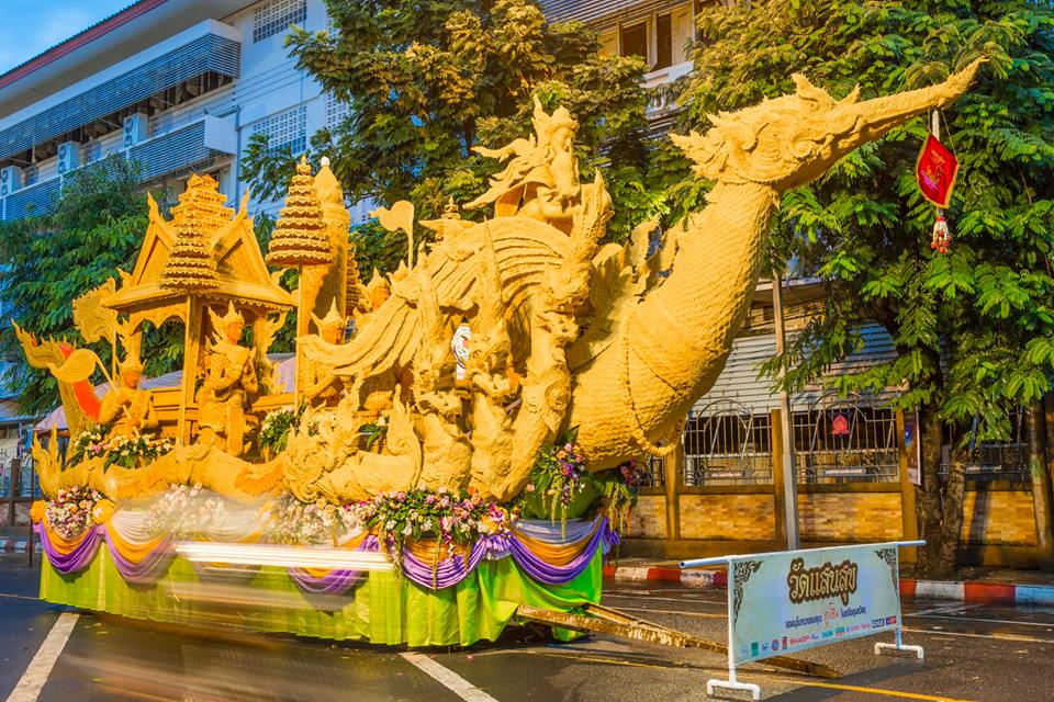 งานประเพณีแห่เทียนเข้าพรรษาอุบลราชธานี