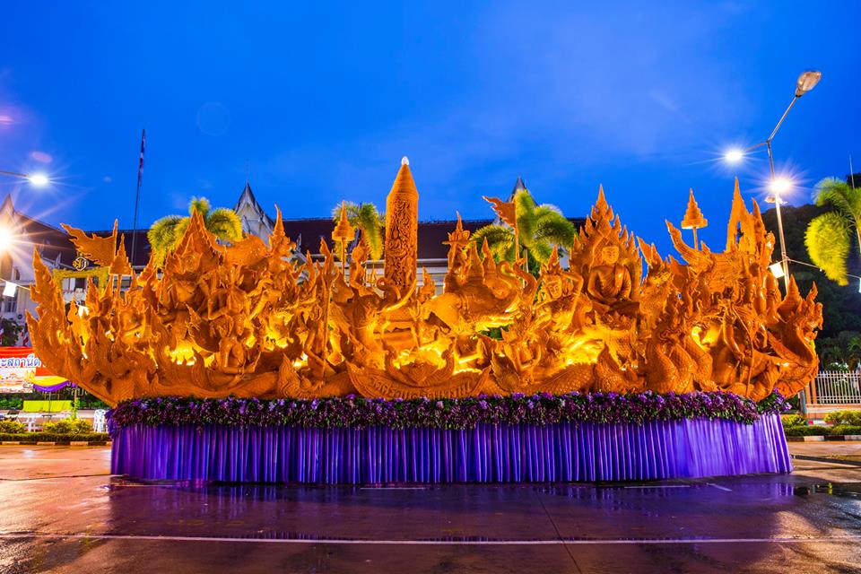 งานประเพณีแห่เทียนเข้าพรรษาอุบลราชธานี