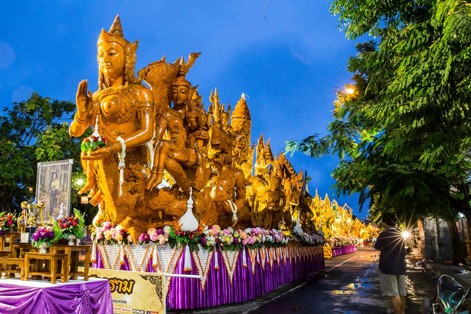 งานประเพณีแห่เทียนเข้าพรรษาอุบลราชธานี