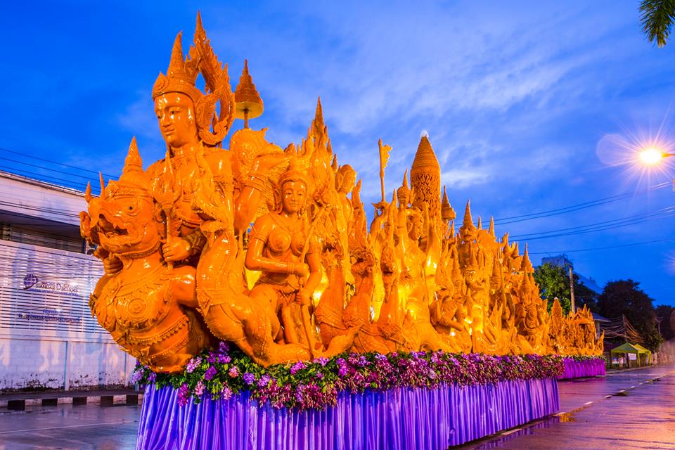 งานประเพณีแห่เทียนเข้าพรรษาอุบลราชธานี