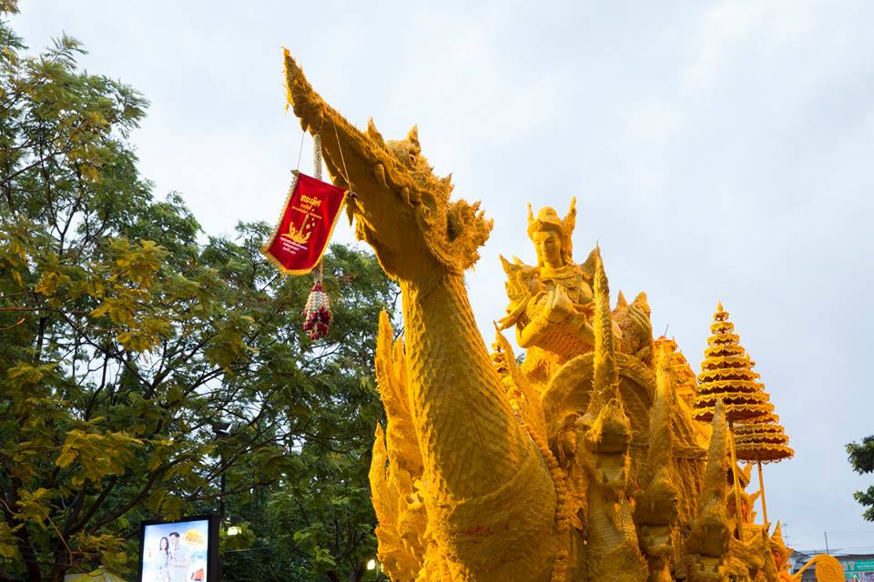 งานประเพณีแห่เทียนเข้าพรรษาอุบลราชธานี