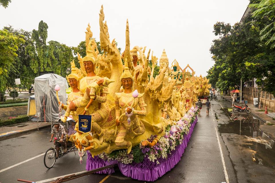 งานประเพณีแห่เทียนเข้าพรรษาอุบลราชธานี