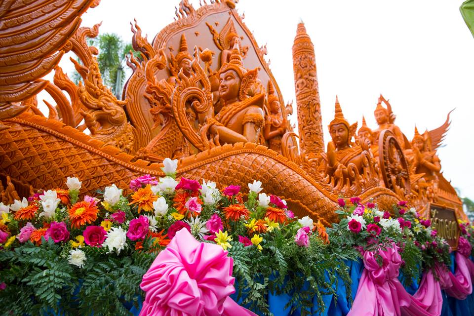 งานประเพณีแห่เทียนเข้าพรรษาอุบลราชธานี