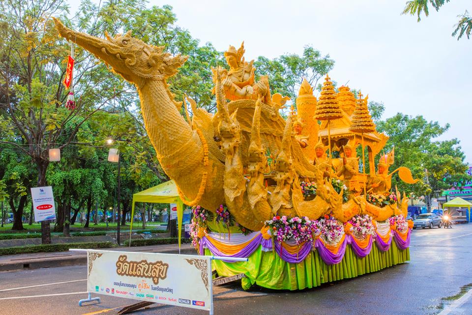 งานประเพณีแห่เทียนเข้าพรรษาอุบลราชธานี