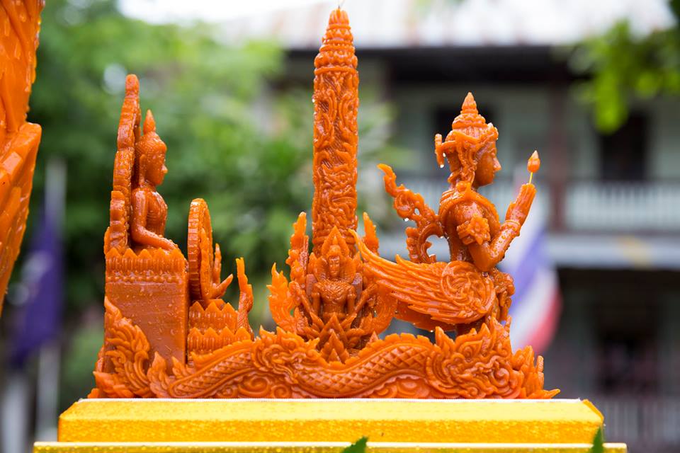 งานประเพณีแห่เทียนเข้าพรรษาอุบลราชธานี