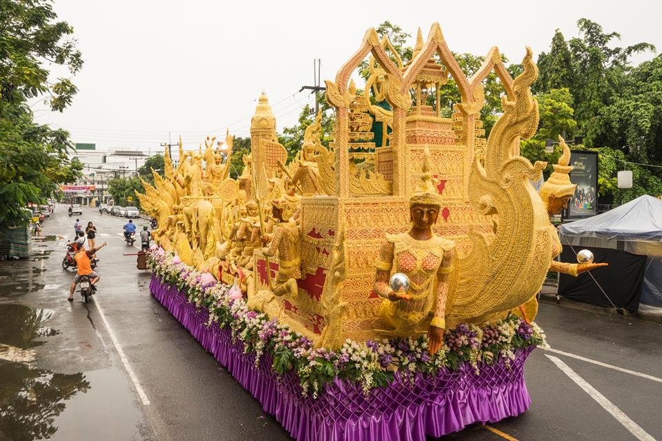 งานประเพณีแห่เทียนเข้าพรรษาอุบลราชธานี