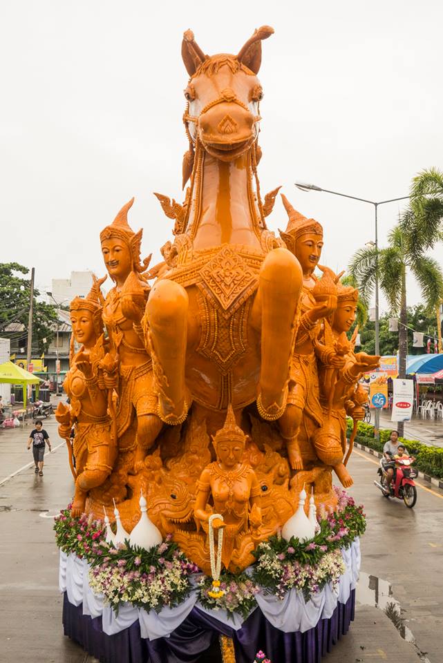 งานประเพณีแห่เทียนเข้าพรรษาอุบลราชธานี