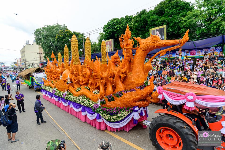 งานประเพณีแห่เทียนเข้าพรรษาอุบลราชธานี