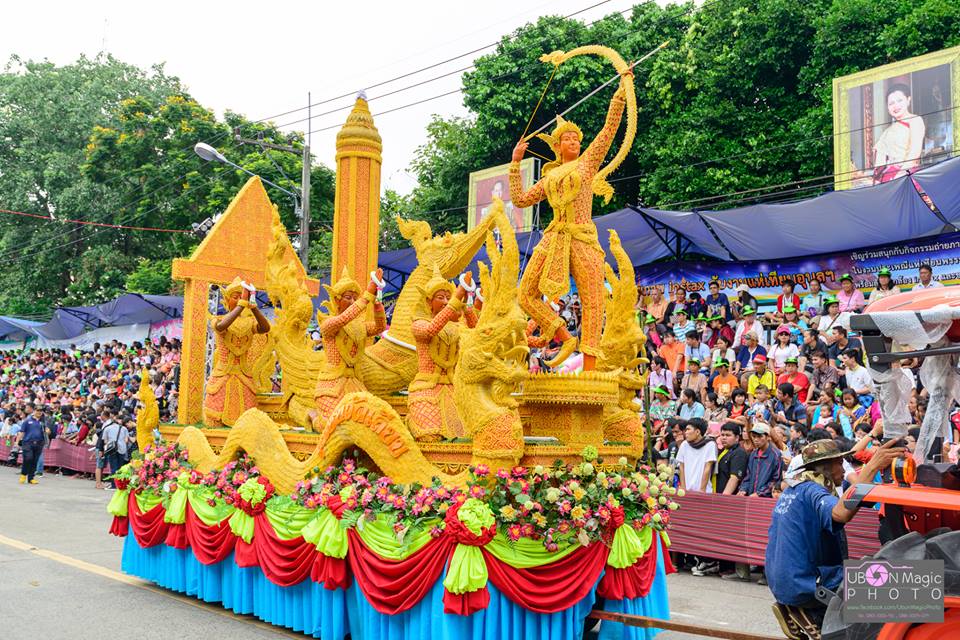 งานประเพณีแห่เทียนเข้าพรรษาอุบลราชธานี