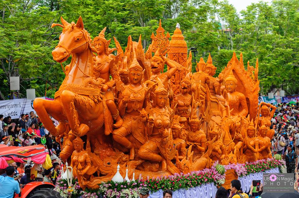 งานประเพณีแห่เทียนเข้าพรรษาอุบลราชธานี