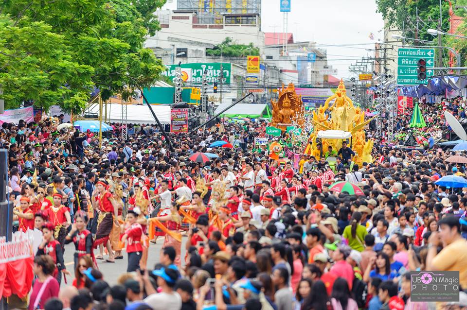 งานประเพณีแห่เทียนเข้าพรรษาอุบลราชธานี