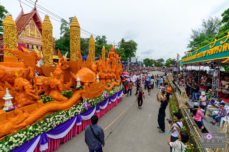 งานประเพณีแห่เทียนเข้าพรรษาอุบลราชธานี