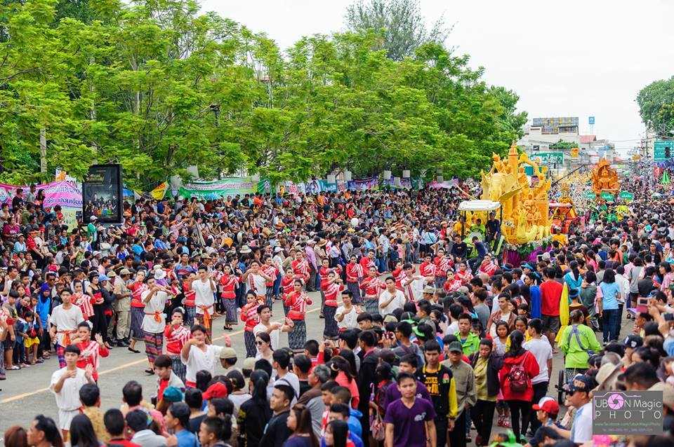 งานประเพณีแห่เทียนเข้าพรรษาอุบลราชธานี