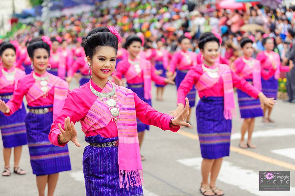 งานประเพณีแห่เทียนเข้าพรรษาอุบลราชธานี