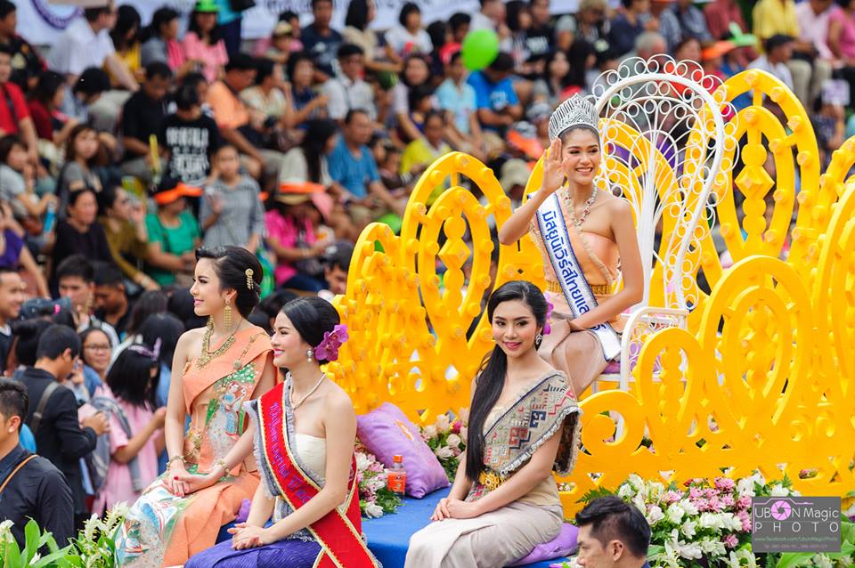 งานประเพณีแห่เทียนเข้าพรรษาอุบลราชธานี